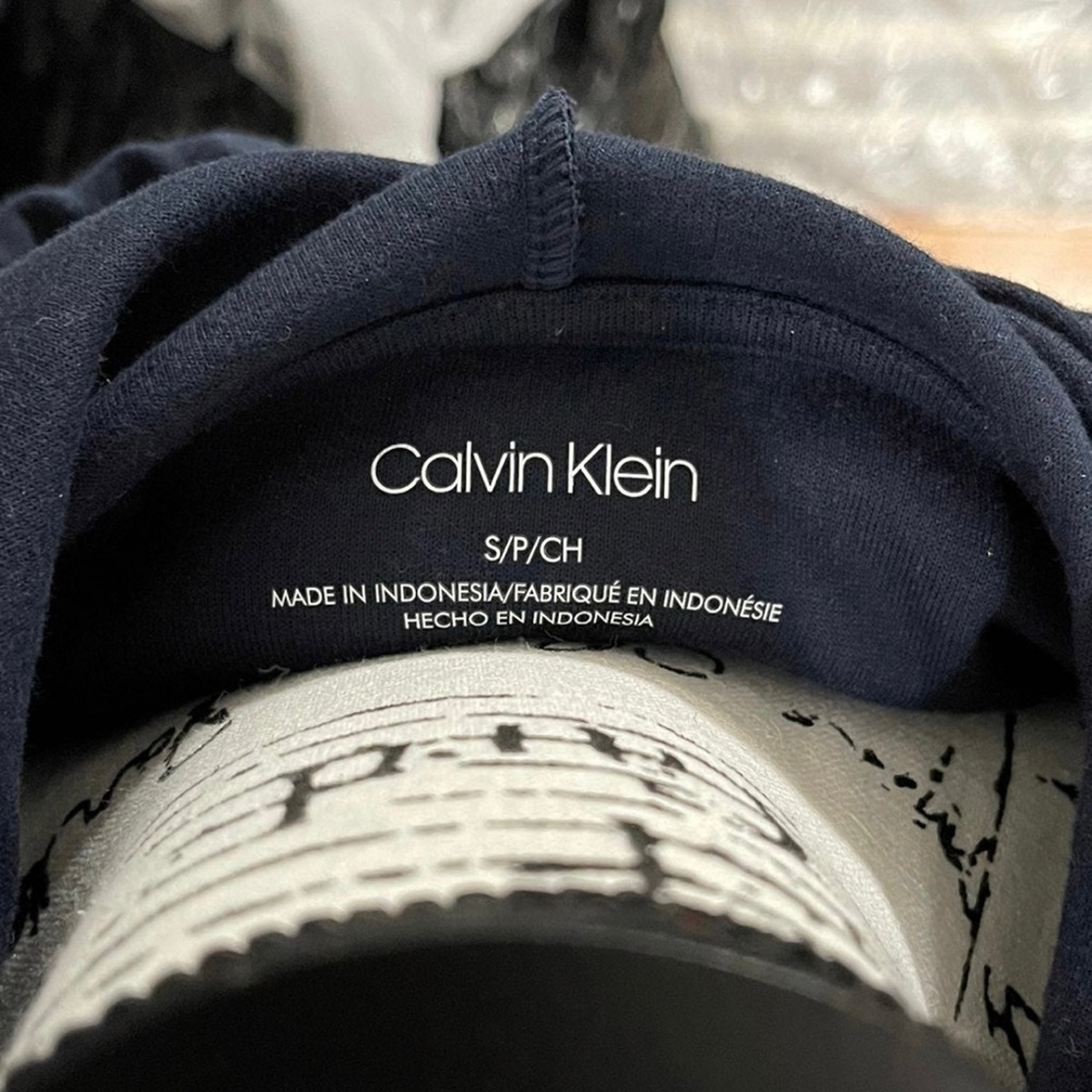 NWOT Women’s Size Small Calvin Klein Oversized Hoodie With Reflective Logo Navy - Picture 4 of 8